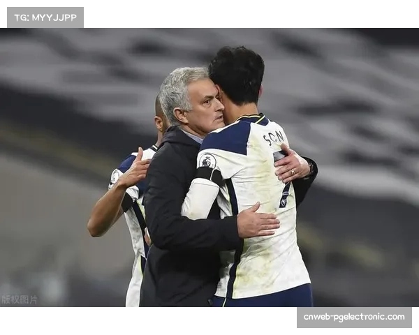 伯恩利中场奎林奇哈特曼 目前领跑英超助攻榜